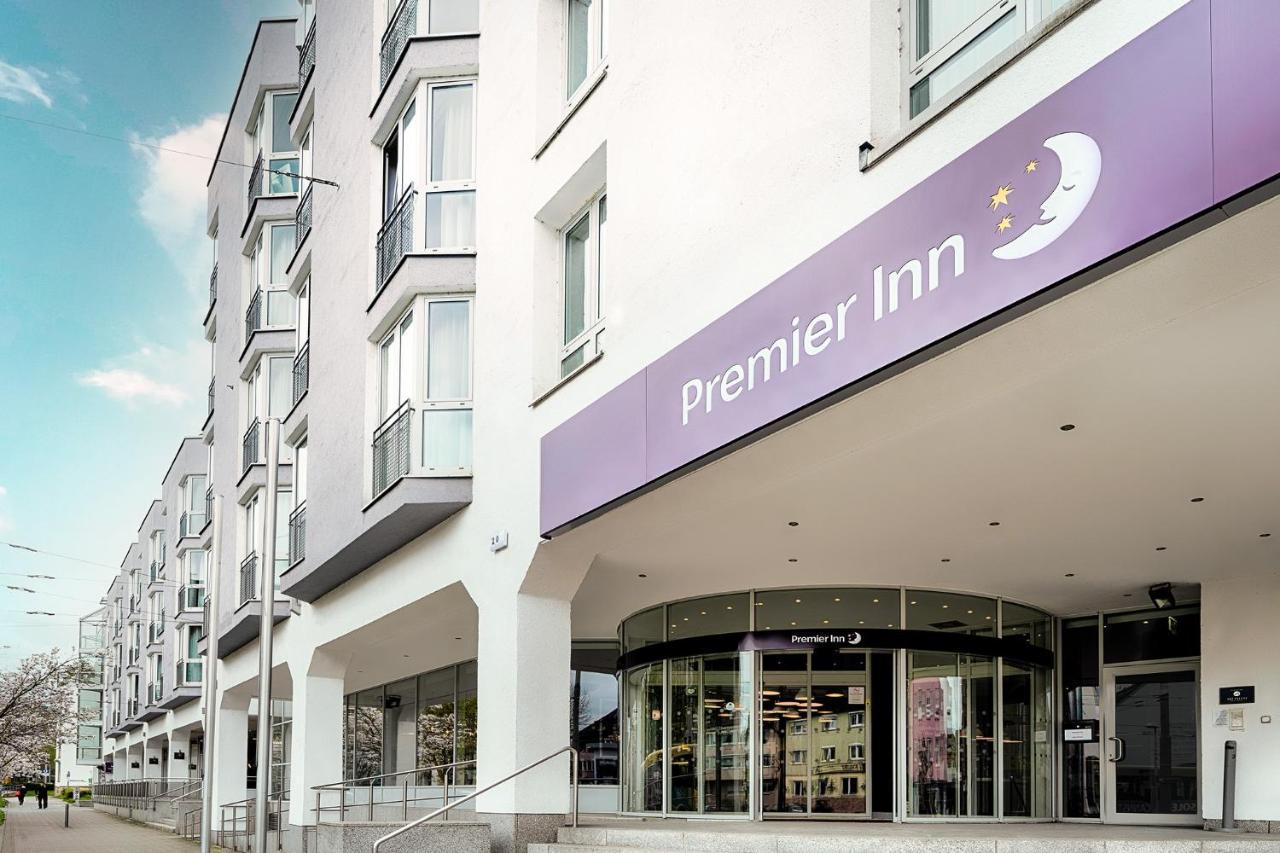 Premier Inn Stuttgart Bad Cannstatt Exterior photo